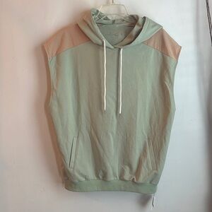 Egreis | NWT Seafoam Green Sleeveless Hoodie W/pockets L